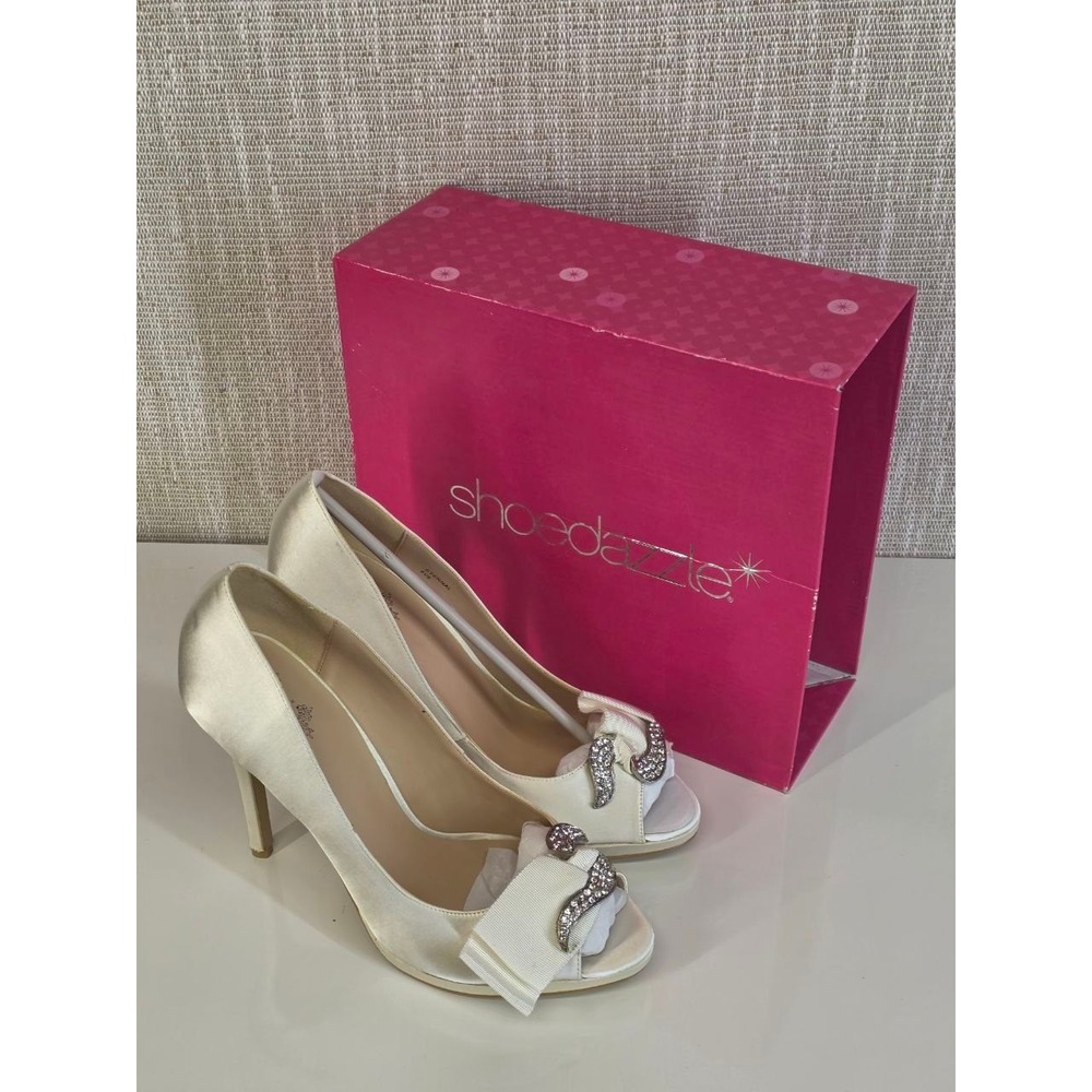 ShoeDazzle Dazzle Ever After‎ Ivory Satin Rhinestone Peep Toe Pumps 9 052/019